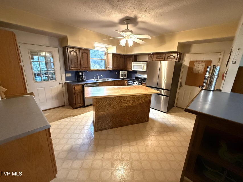 Photo #10: 704 River Road