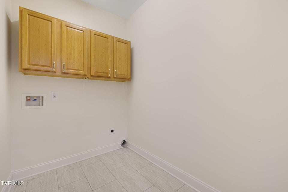 Photo #15: 184 Avonlea Place