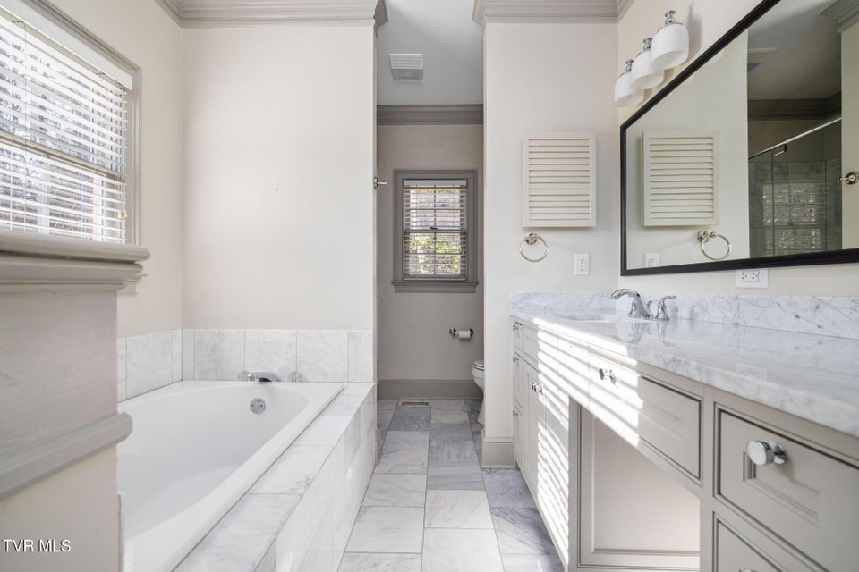 Photo #32: 1221 Radcliffe Avenue