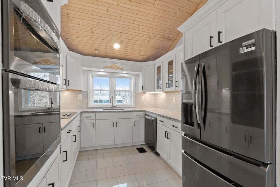 Photo #4: 152 Hemlock Street