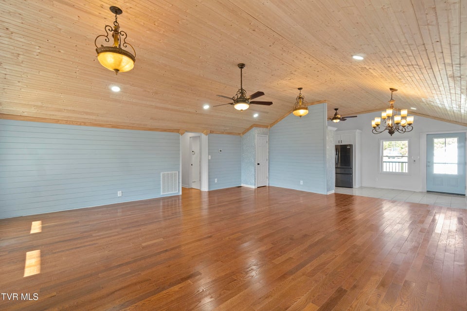 Photo #7: 152 Hemlock Street