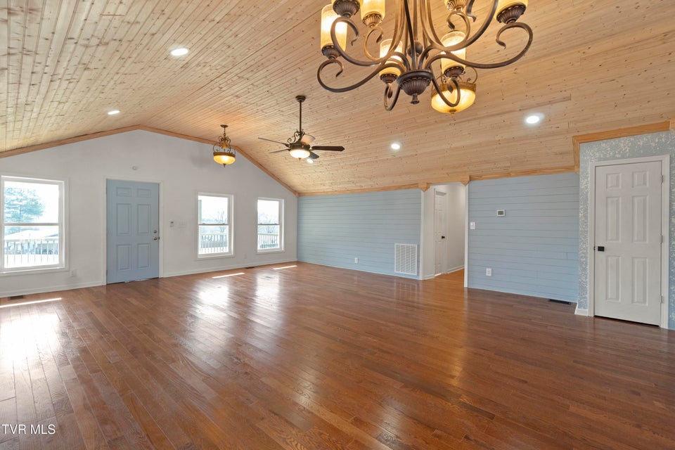 Photo #8: 152 Hemlock Street