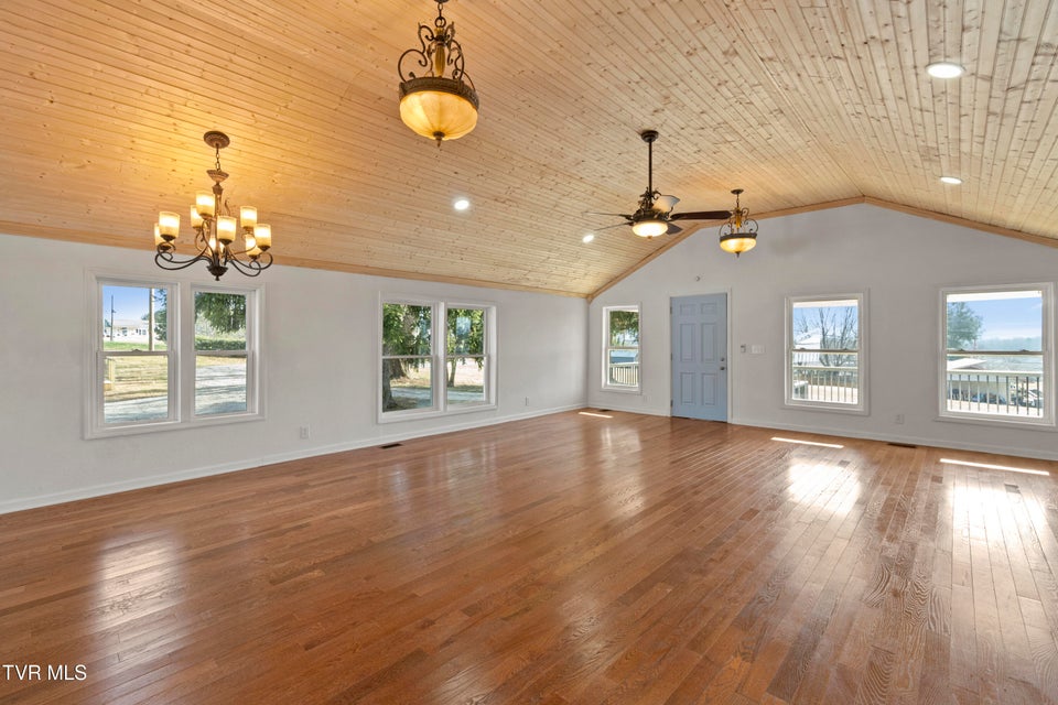 Photo #9: 152 Hemlock Street