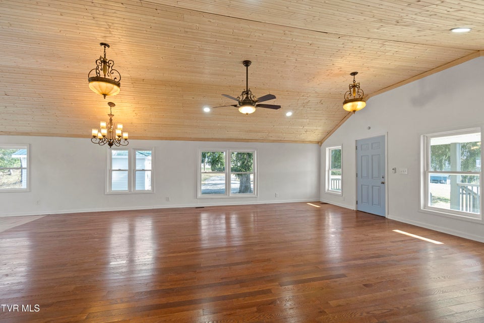 Photo #10: 152 Hemlock Street