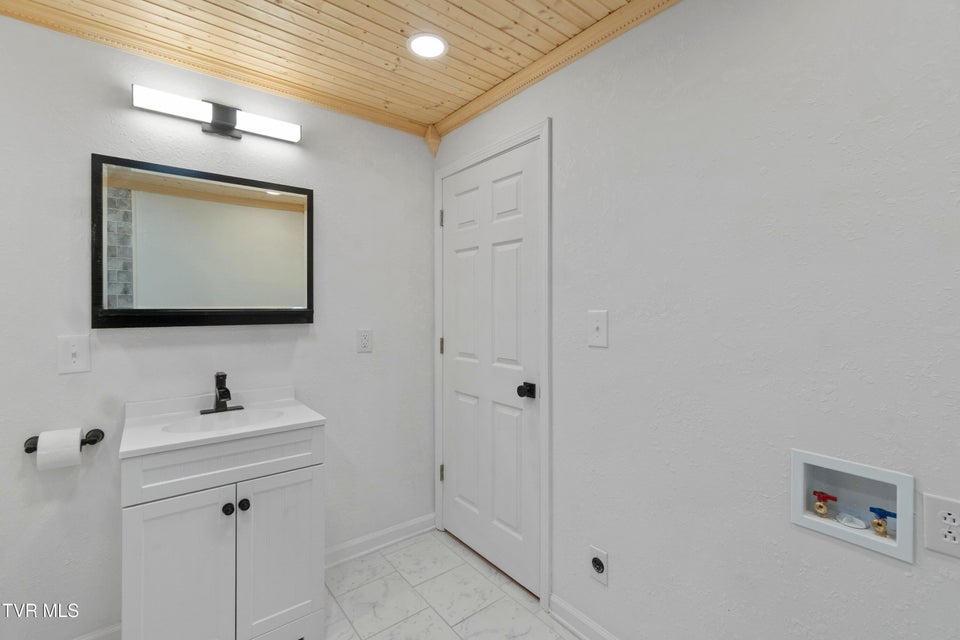 Photo #11: 152 Hemlock Street