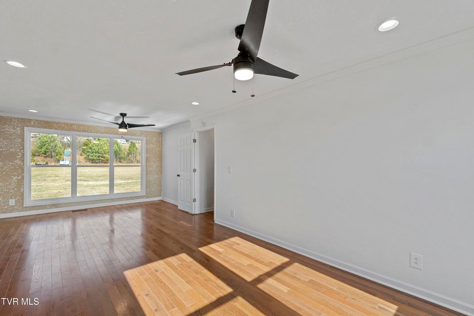 Photo #17: 152 Hemlock Street