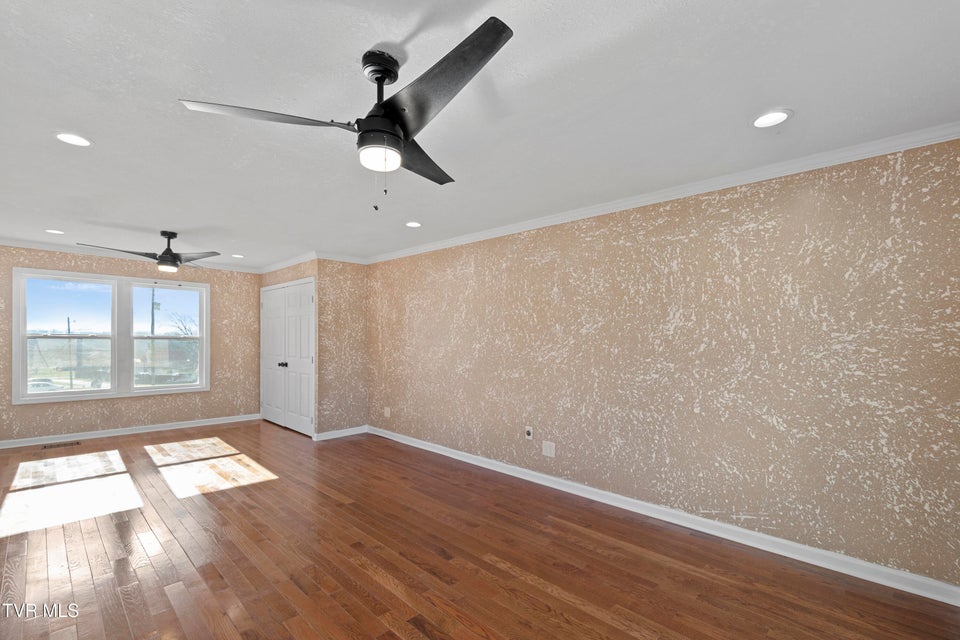 Photo #19: 152 Hemlock Street