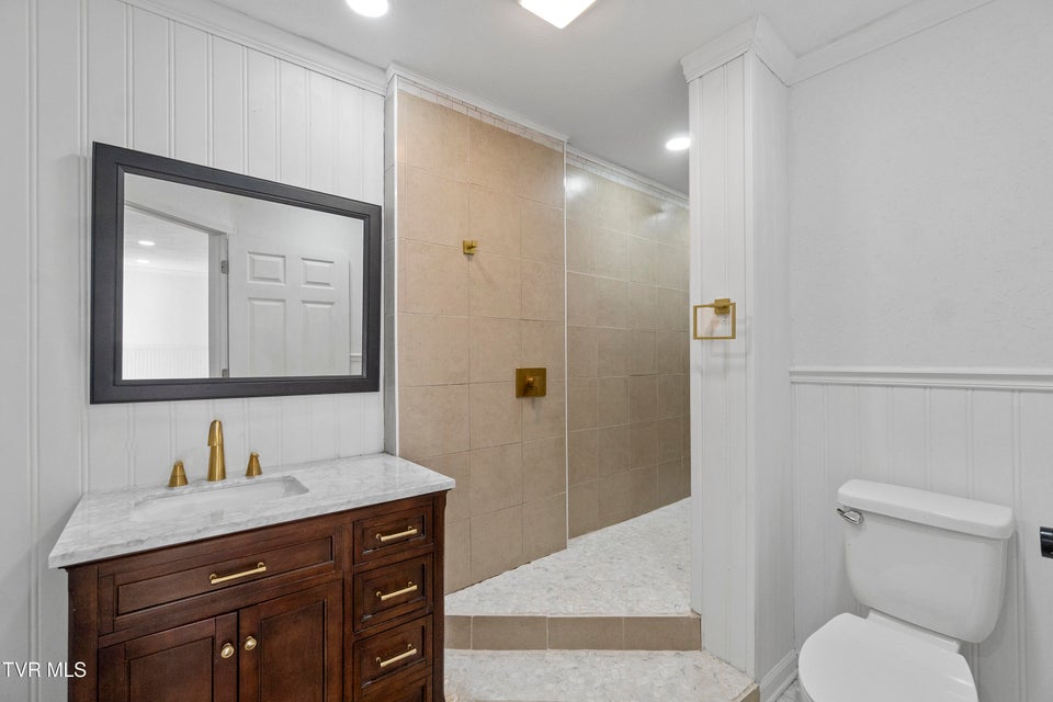 Photo #26: 152 Hemlock Street