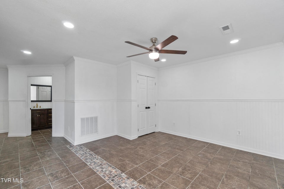 Photo #29: 152 Hemlock Street