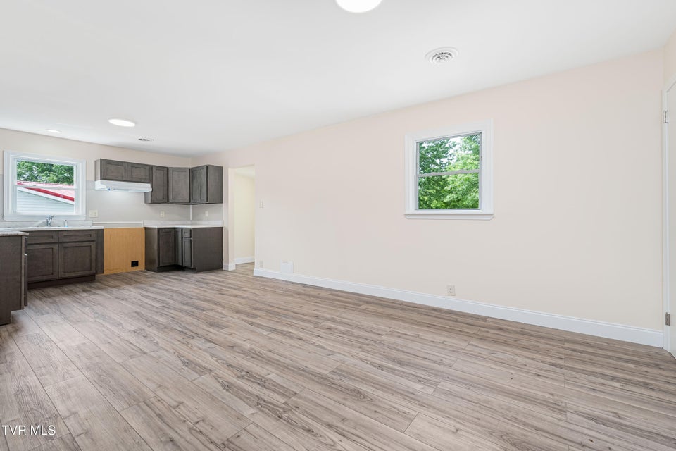 Photo #8: 705 Holston Avenue