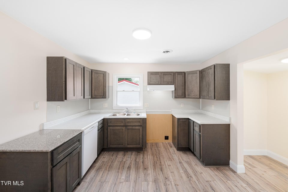 Photo #9: 705 Holston Avenue