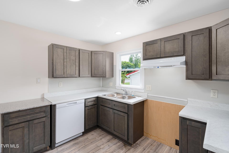 Photo #10: 705 Holston Avenue