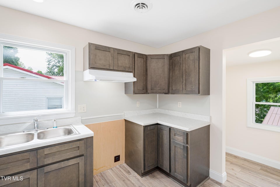 Photo #11: 705 Holston Avenue