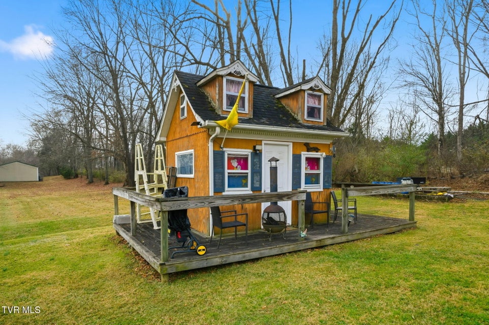 Photo #3: 591 Southview Drive