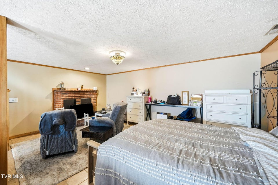 Photo #11: 591 Southview Drive