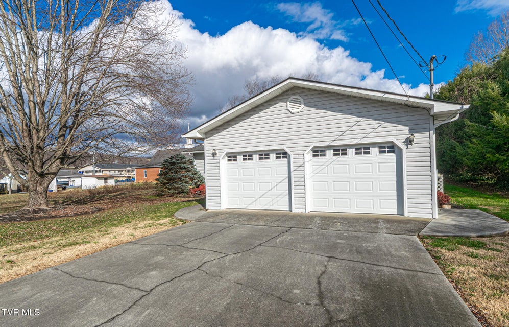 Photo #3: 414 Caleb Avenue