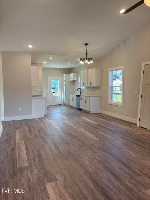 Photo #2: 616 Pine Street