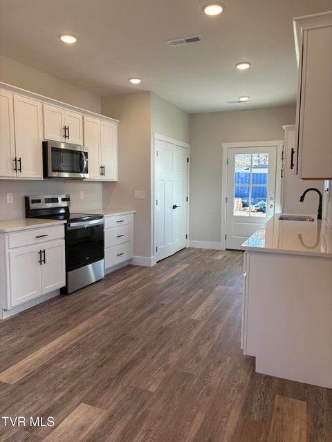 Photo #11: 616 Pine Street