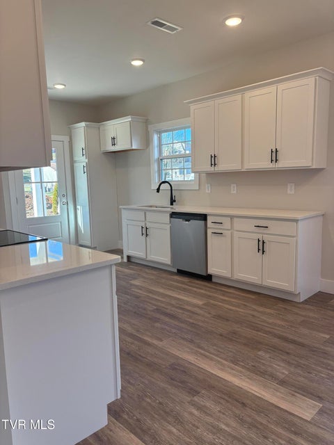 Photo #12: 616 Pine Street