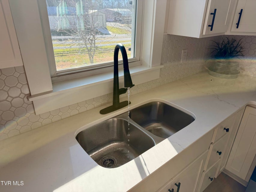 Photo #15: 908 Weaver Pike