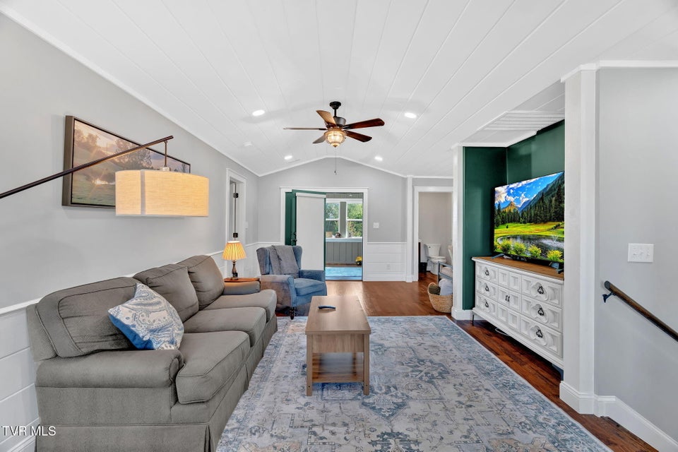 Photo #8: 118 Ellis Lane