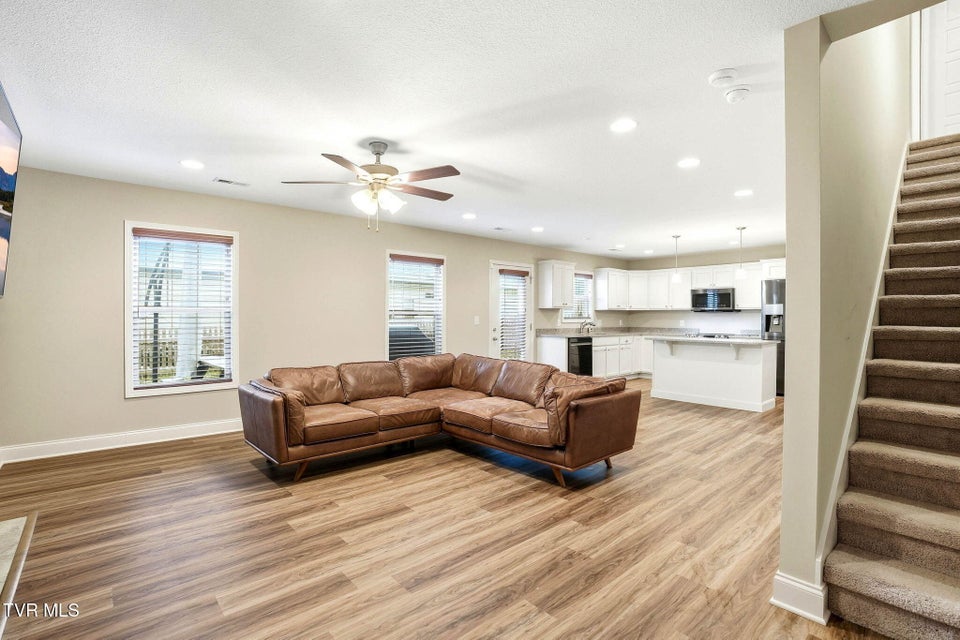 Photo #8: 1265 Lemongrass Drive