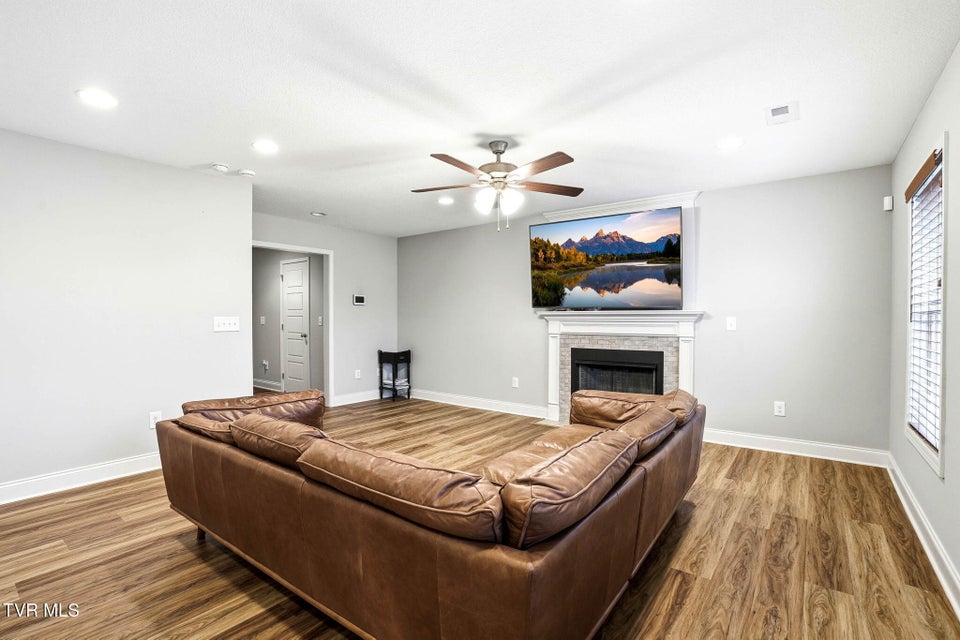 Photo #11: 1265 Lemongrass Drive