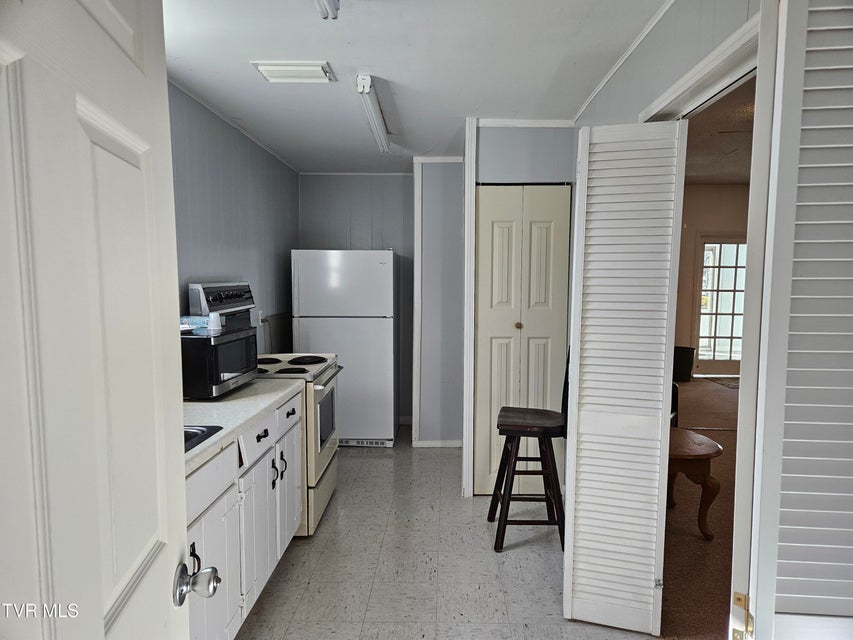 Photo #10: 106 Chrysler Drive