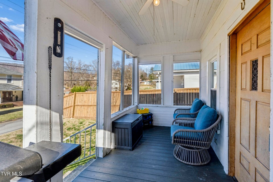 Photo #6: 220 New Avenue