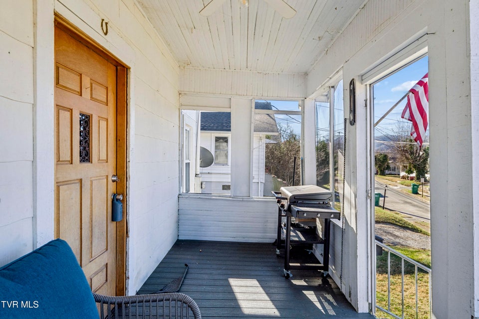 Photo #7: 220 New Avenue