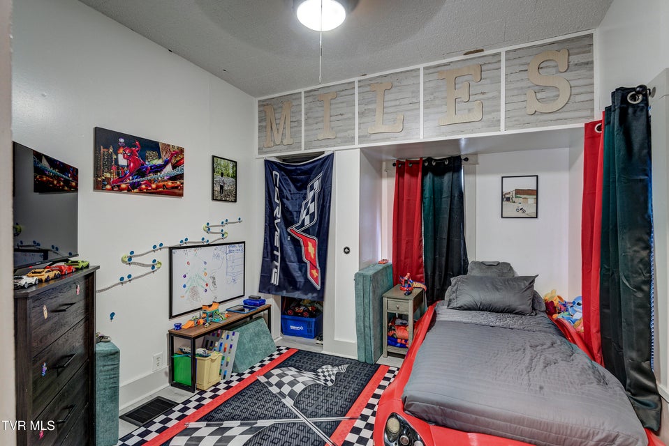 Photo #21: 220 New Avenue