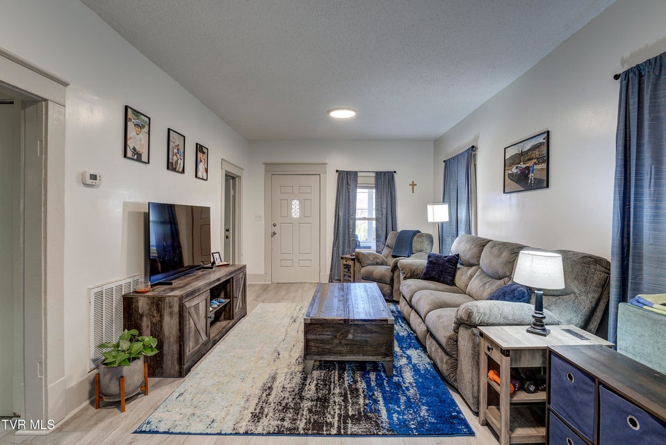 Photo #9: 220 New Avenue