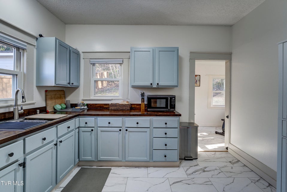 Photo #11: 220 New Avenue