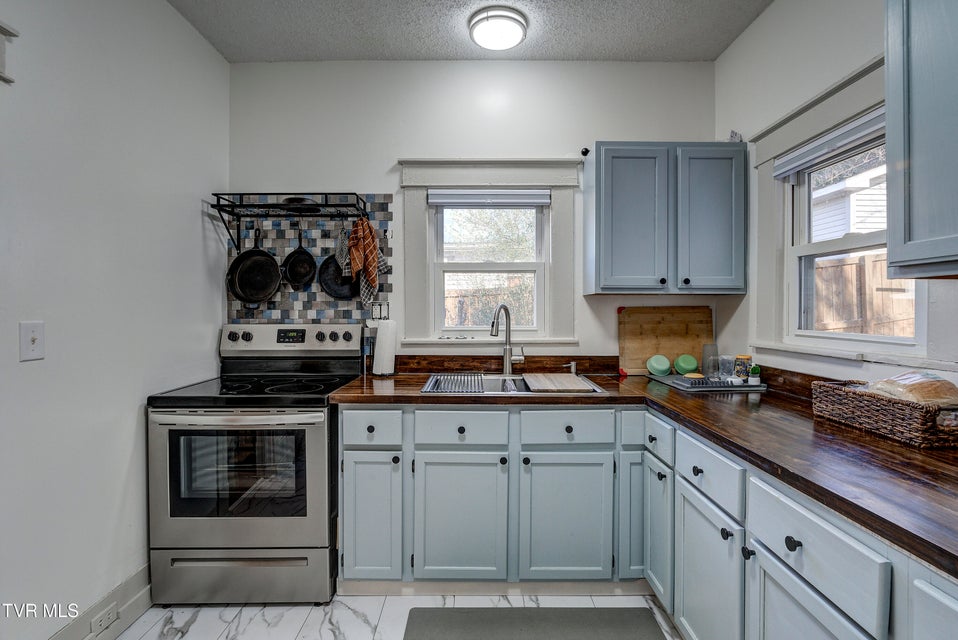 Photo #12: 220 New Avenue