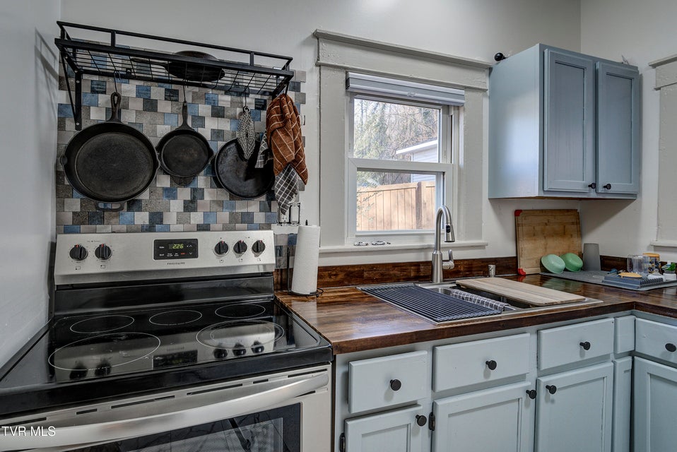 Photo #13: 220 New Avenue