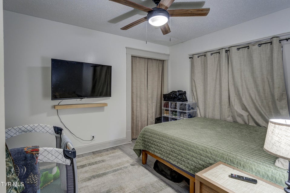 Photo #19: 220 New Avenue