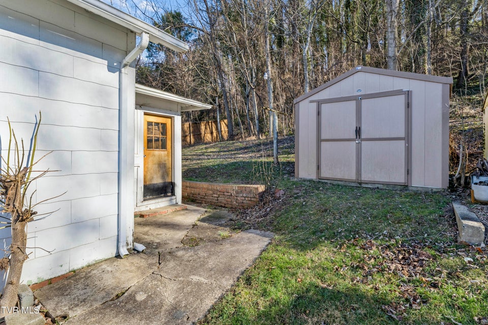 Photo #22: 220 New Avenue