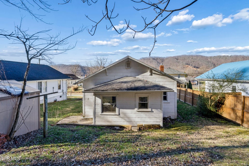 Photo #23: 220 New Avenue