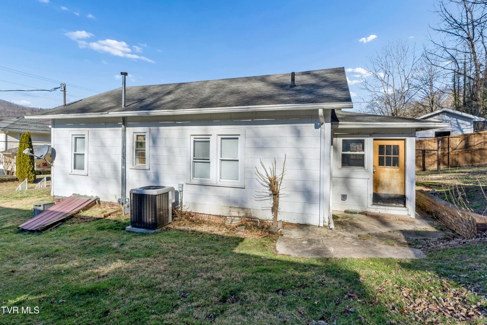 Photo #25: 220 New Avenue