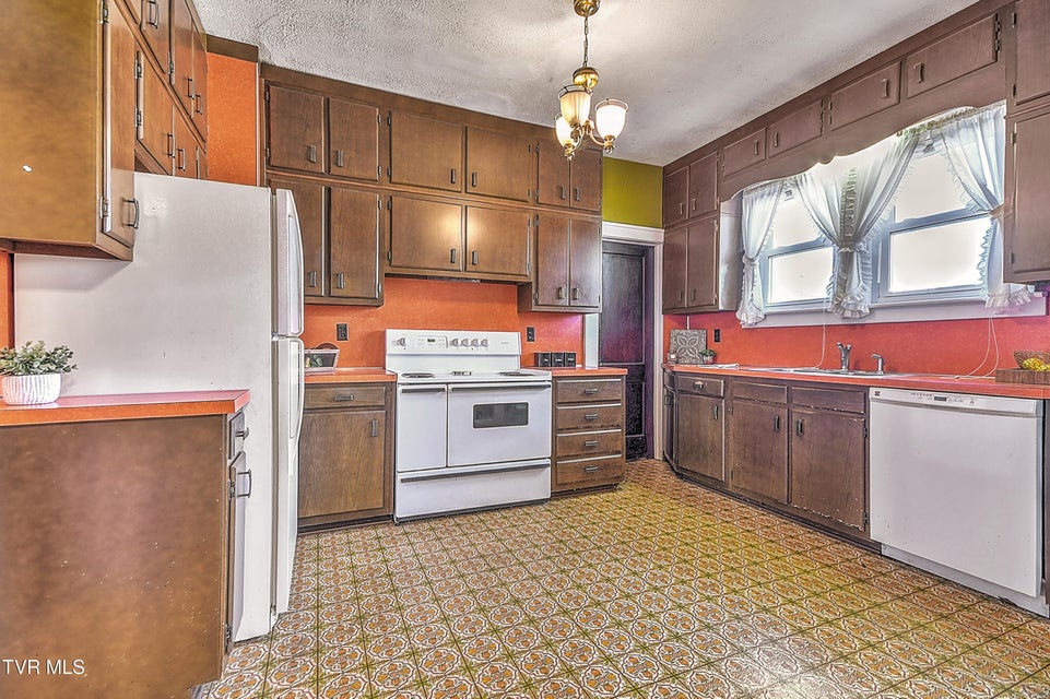 Photo #4: 724 Park Street