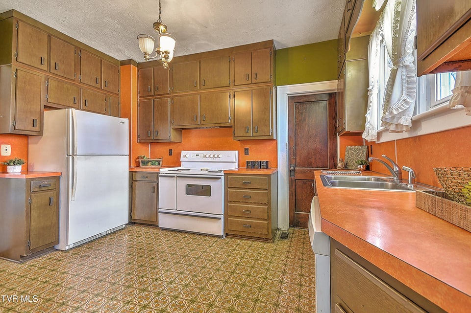 Photo #15: 724 Park Street