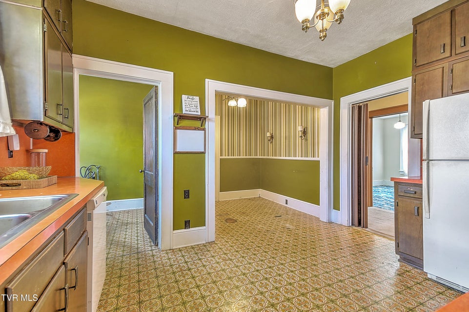 Photo #16: 724 Park Street