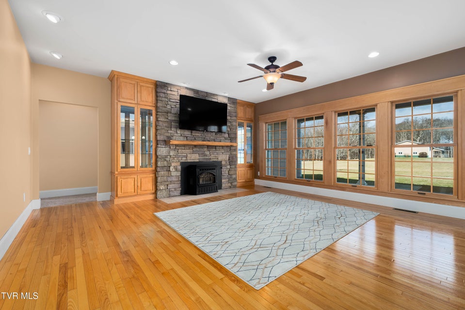 Photo #38: 287 Saylor Hill Road