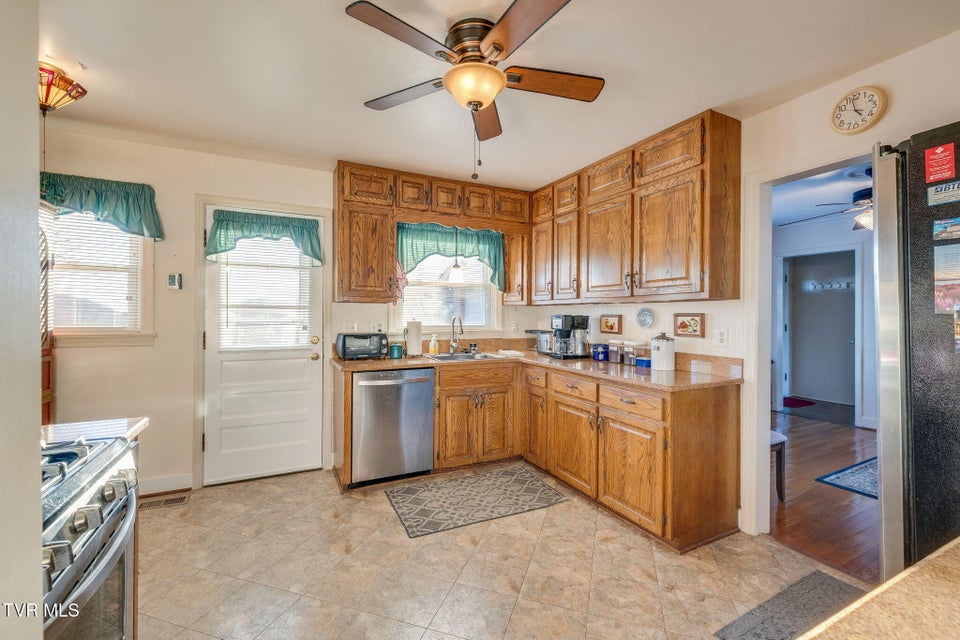 Photo #12: 317 Sunnybrook Drive