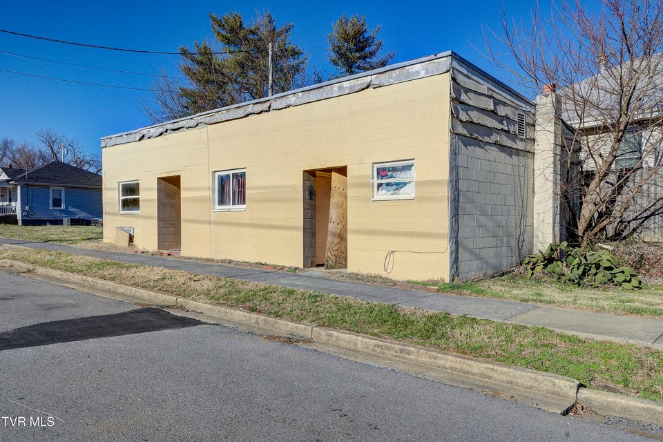 Photo #3: 212 Chilhowie Avenue