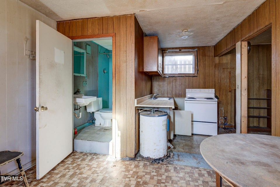 Photo #4: 212 Chilhowie Avenue