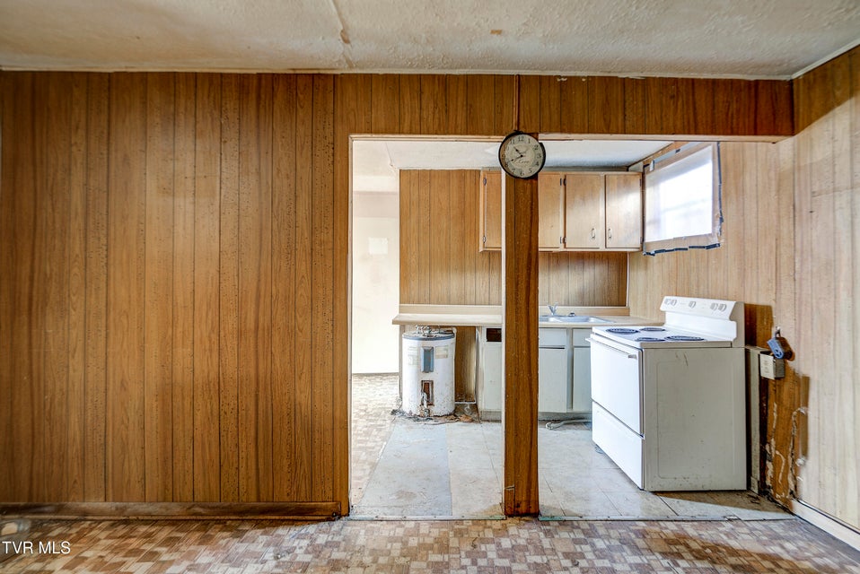 Photo #8: 212 Chilhowie Avenue