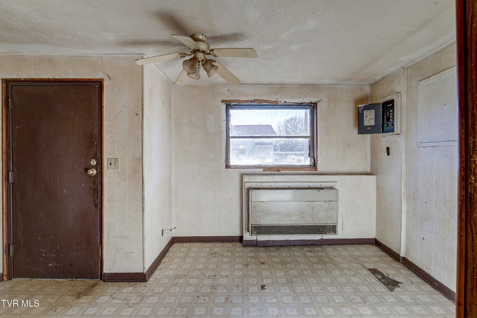 Photo #11: 212 Chilhowie Avenue