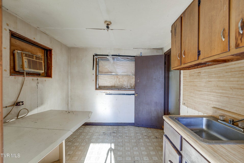 Photo #13: 212 Chilhowie Avenue