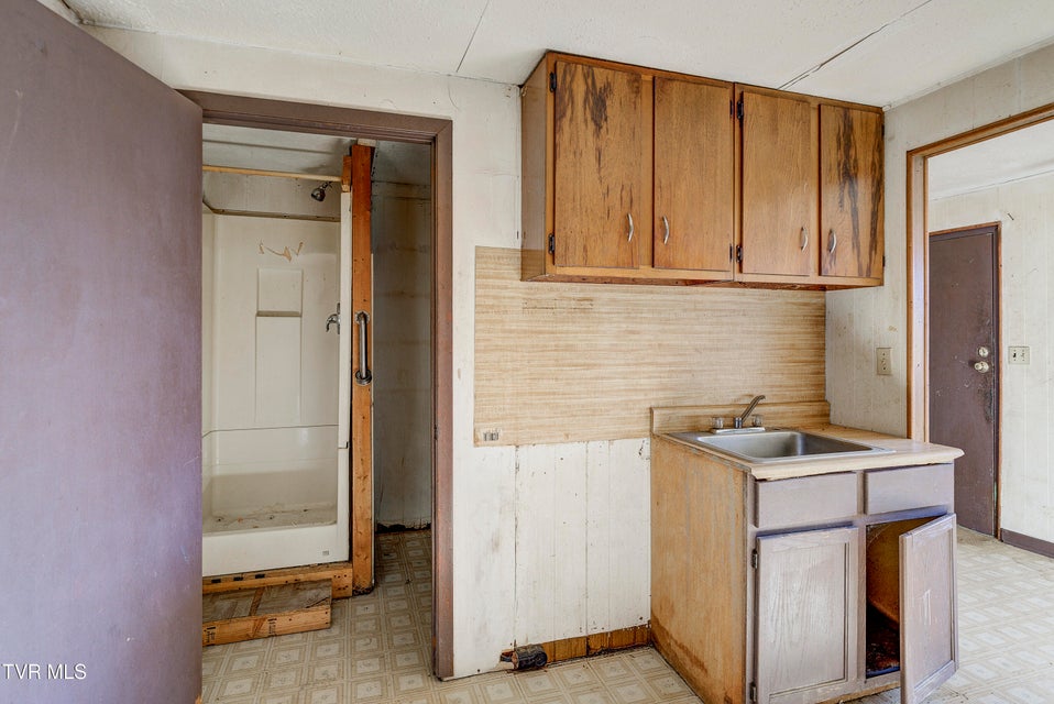 Photo #14: 212 Chilhowie Avenue